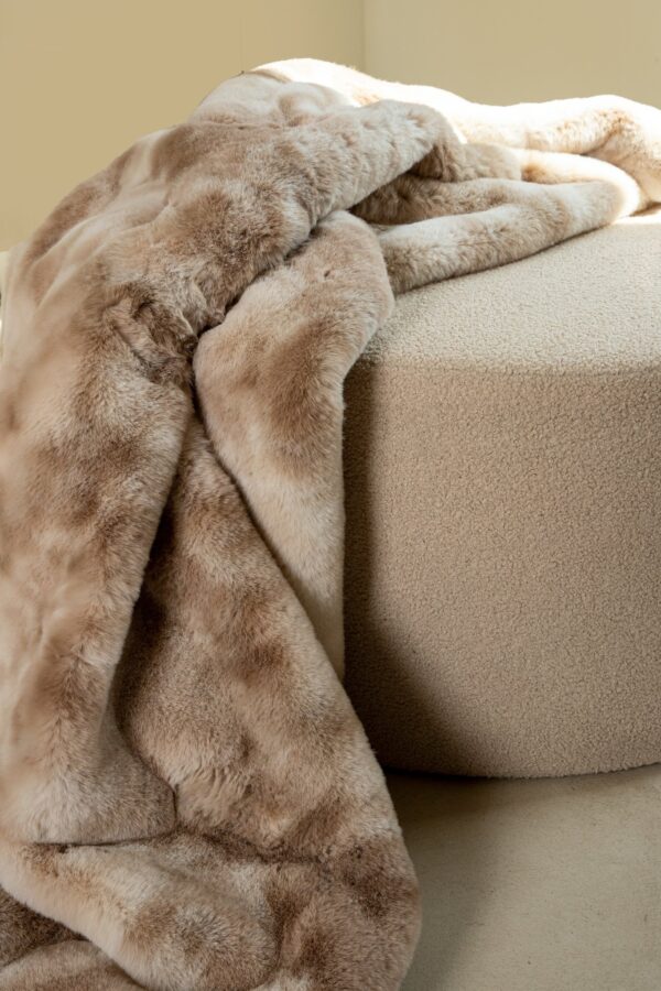 PTMD Linde Beige Faux fur plaid in giftbox 150x200 cm