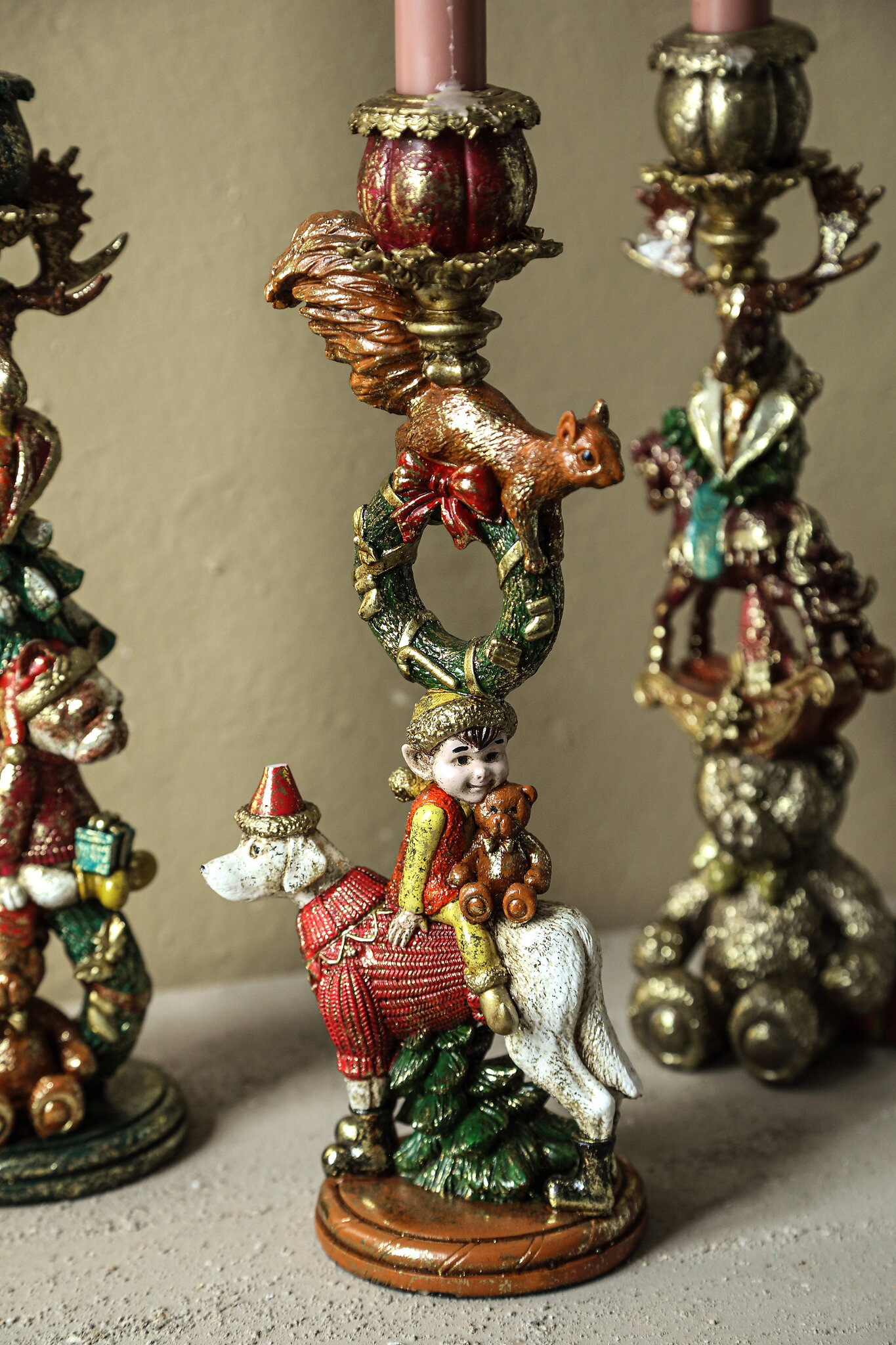 PTMD Noel Red Kandelaar Eekhoorn & Hond – Multicolor & Goud - Afbeelding 3